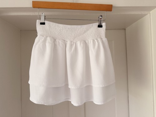 Subdued white layered - layered, ra-ra