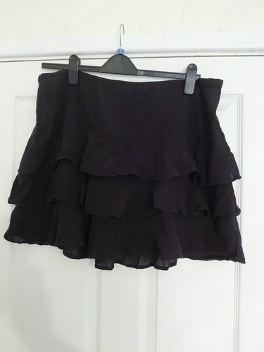 Black ruffled effect - ruffled,